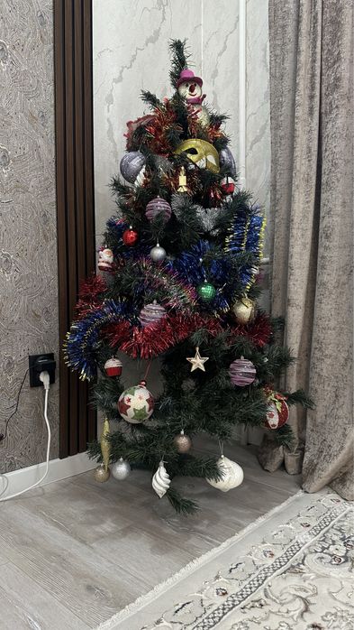 Продам елку с игрушками