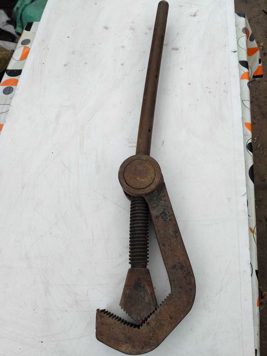 De vânzare. Lot 4 bucăți clești pentru instalatori.