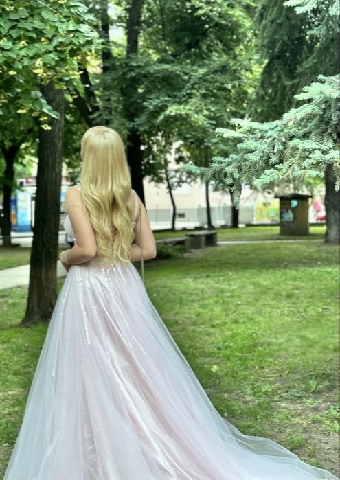 Бална рокля с корсет и дълъг шлейф