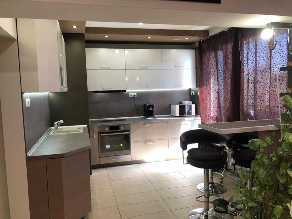 Продава се Тристаен апартамент в Плевен, Широк център - 105 кв.м за 1686 €/кв.м - Снимка #2