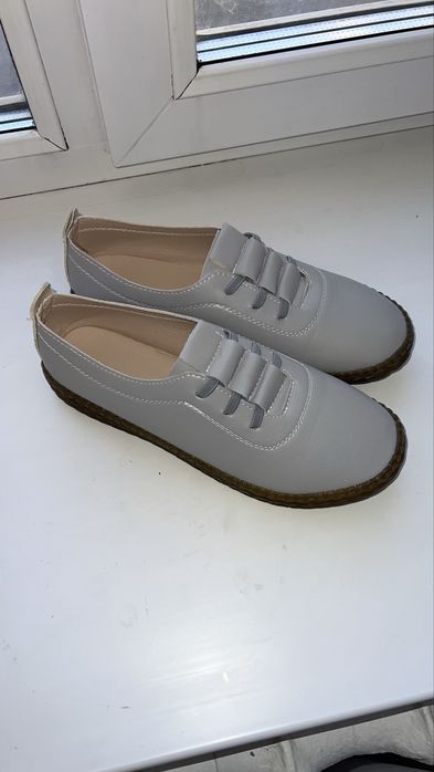 Продам женскую обувь