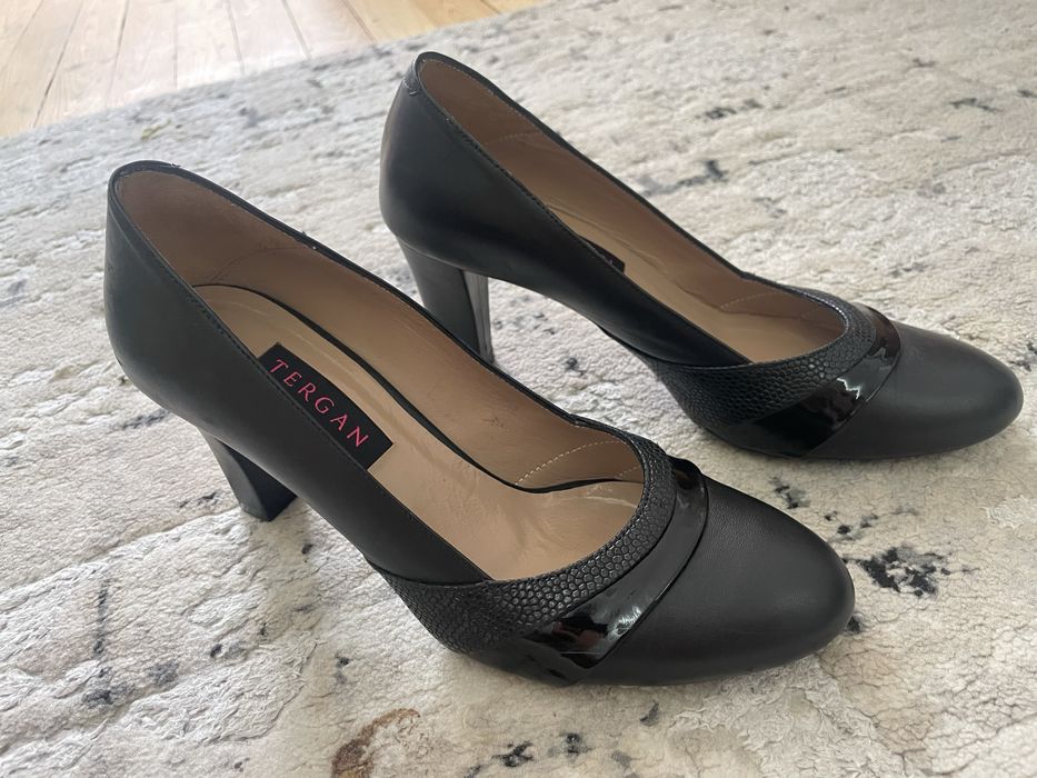 Дамски обувки на среден ток от естествена кожа