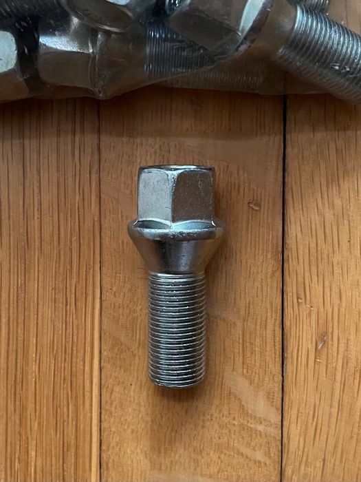 Болтове за джанти 14x1,25 L27