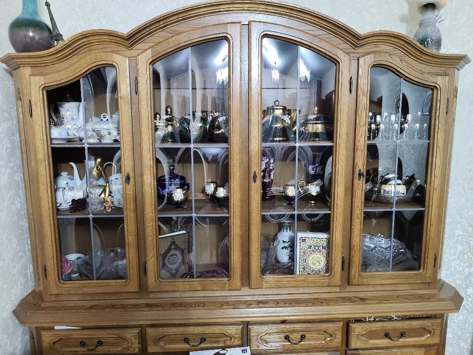 Сервант/горка для посуды