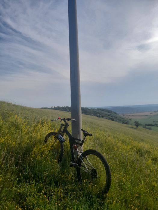 Vând bicicletă full suspesion