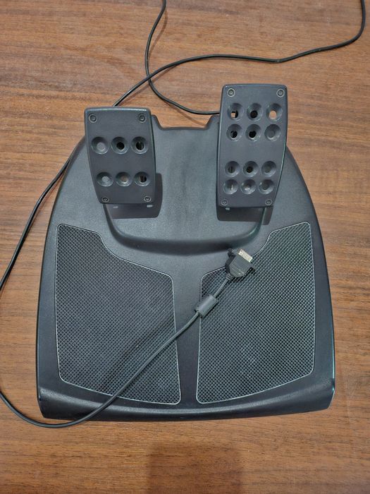 Руль Logitech MOMO racing