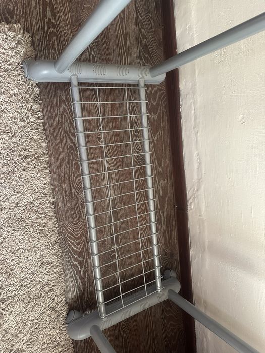 Металическая вешалка