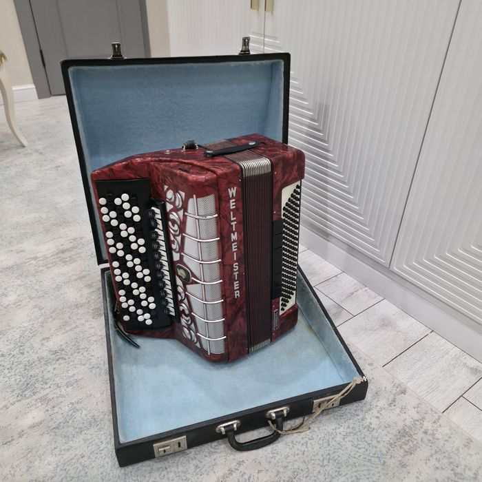 Баян Weltmeister Grandina