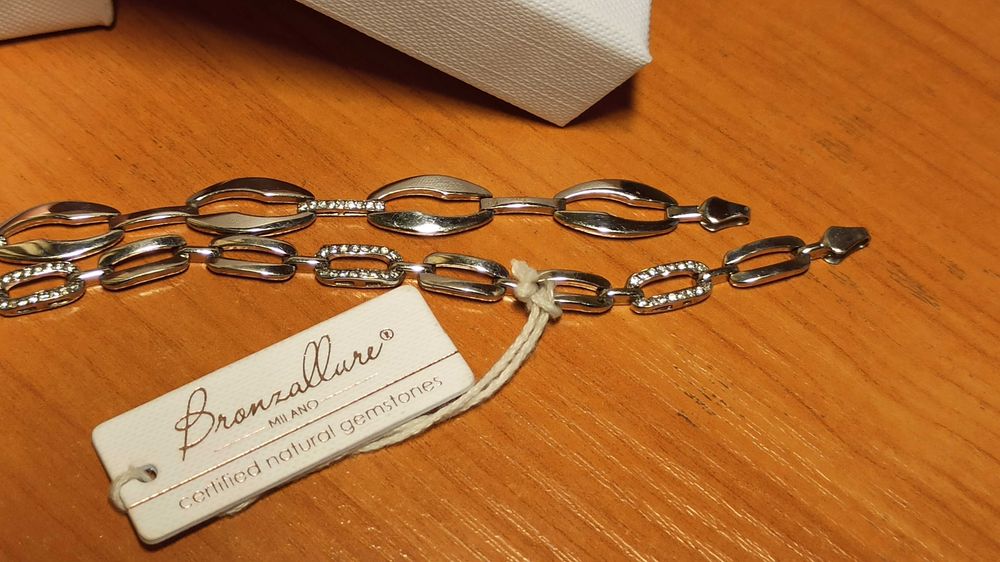 Подарок к празднику парные браслеты Bronzallure.