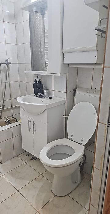 Dau in chirie garsoniera langa Liceul de Chimie și Unitatea Militară din Zalău, total utilata și mobilata, prin ANAF