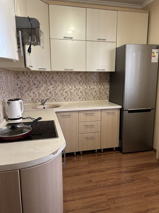 Посуточно, левый берег, Хан шатыр, медцентры