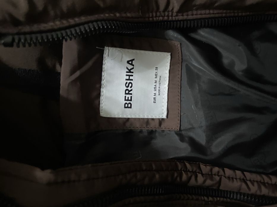 BERSHKA пуховик коричневый