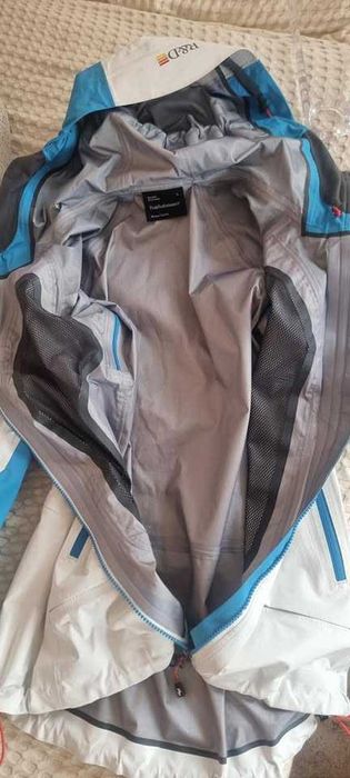Дамска мембрана яке Peak Performance GORETEX