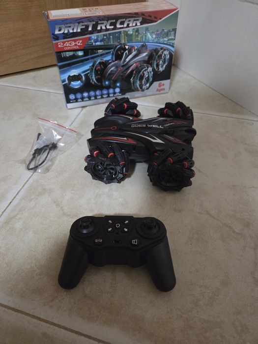 Чисто нова Кола с дистанционно управление, звукови ефекти, въртене на