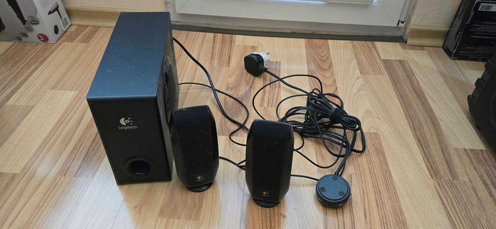 Продавам Logitech 2.1 S220 колони със субуфер