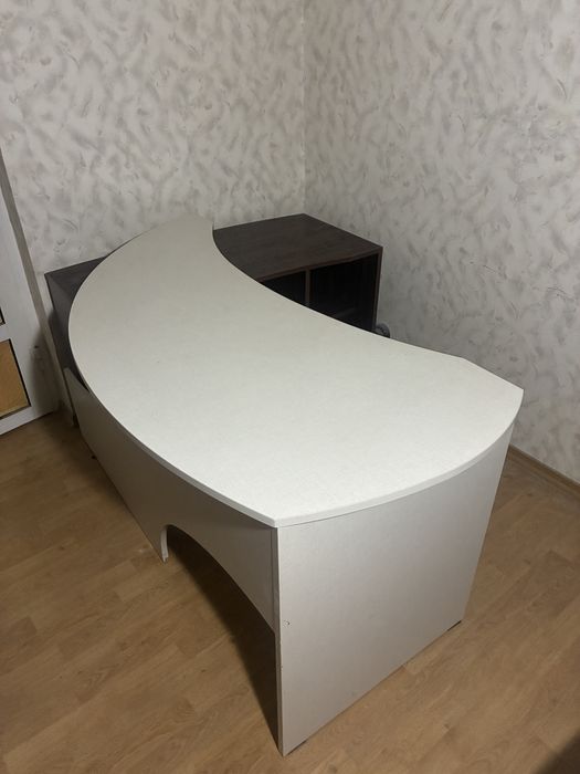 Офис Ъглово Бюро с Каса и Шкафчета