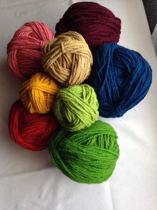 Предлагам  вълнена прежда за изработване на изделия тип халища