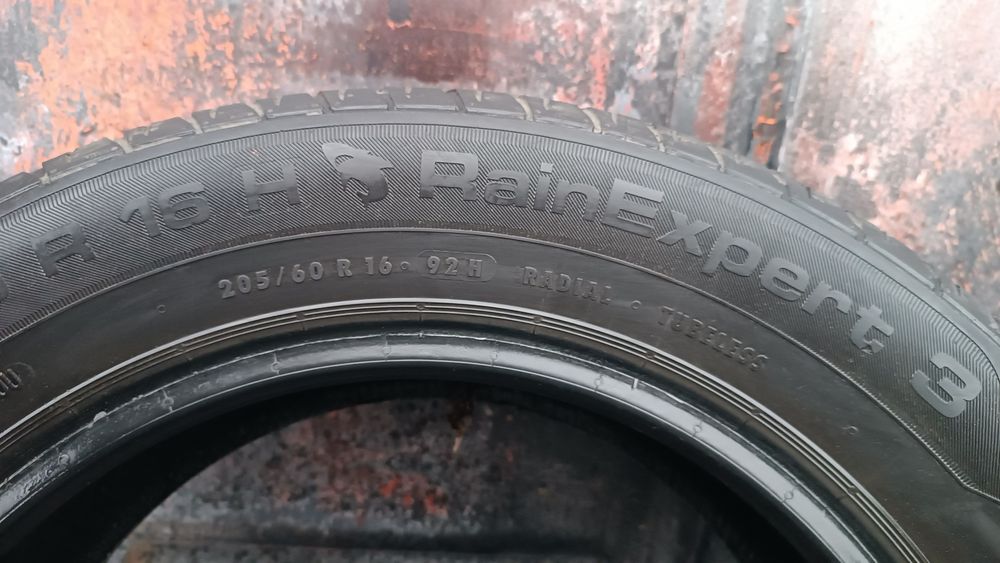 205/60/16 Uniroyal