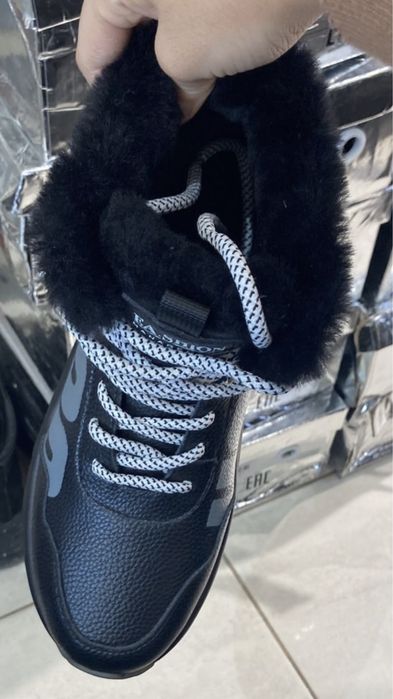 Продам зимнюю обувь