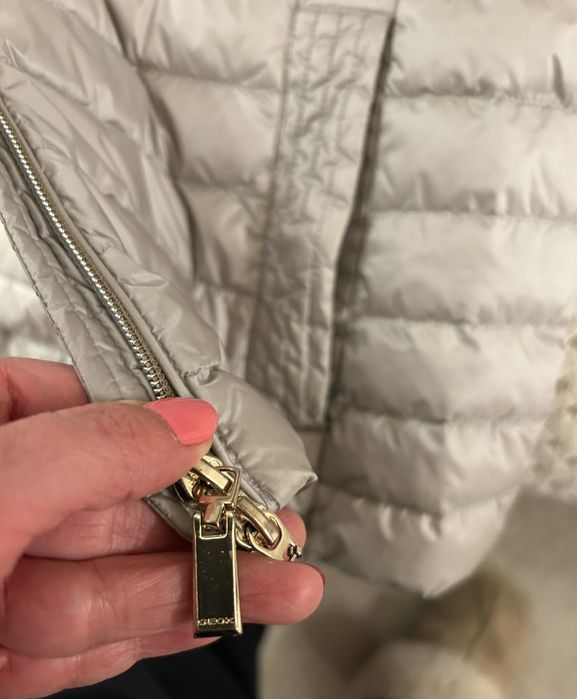 Леко пролетно дамско яке Geox сребристо с пух