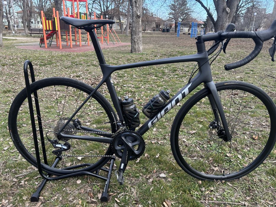 Карбонов шосеен велосипед Giant TCR