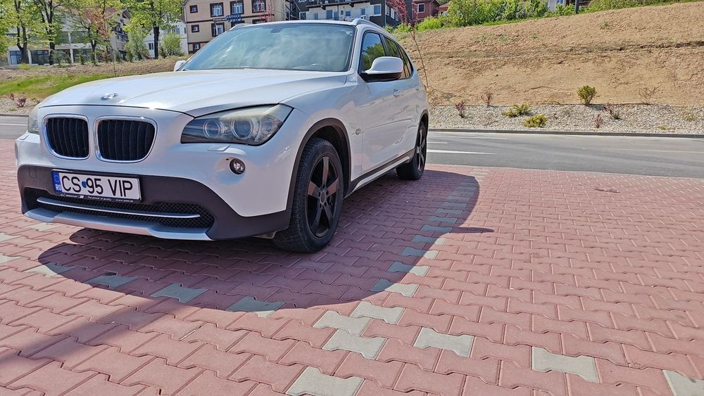 Persoană fizică vând  BMW X1  2.0l diesel, fiscal, masina de familie foarte bine întreținută și curată, mașină de nefumători