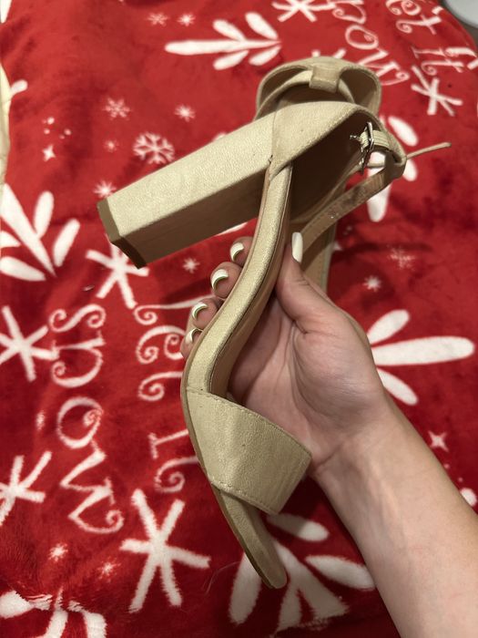 Sandale cu toc marimea 36