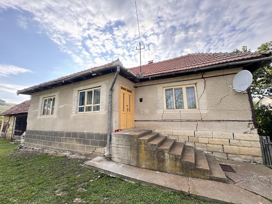 Casa  Cornesti  4.130 mp, centrul comunei Cornesti, Cluj
