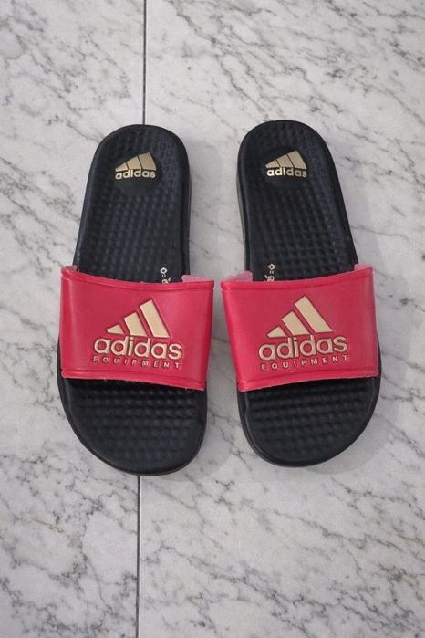 Papuci damă. Mărimi disponibile între 36-40. Transport doar prin curier 25lei oriunde in țară!!