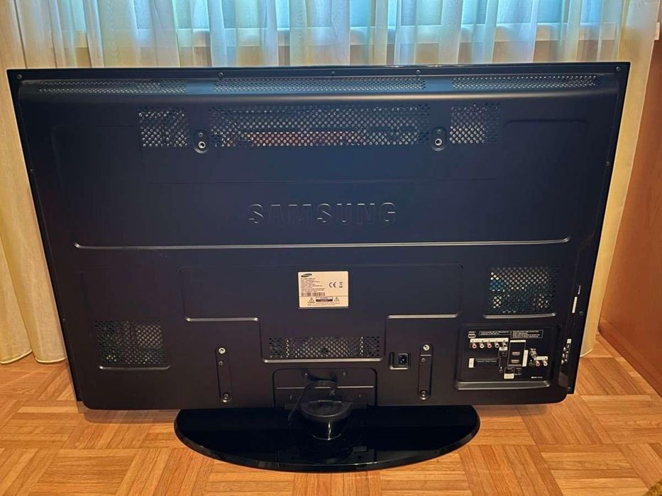 Samsung PS42B430P2 — 42" плазма, отличное состояние, идеальный экран