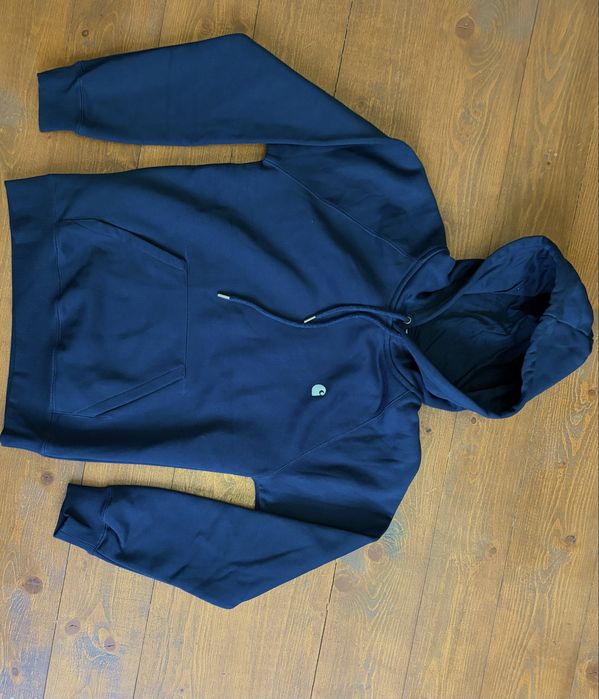 Суичъри и блузи на Carhartt.