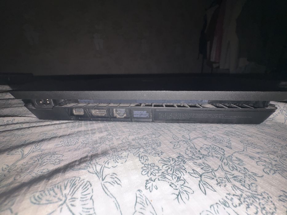 Продам б/у Ps4 (плейстейшен 4)