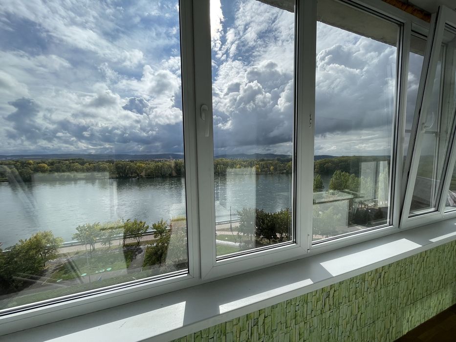 Сдается 1,5 посуточно район Стрелка