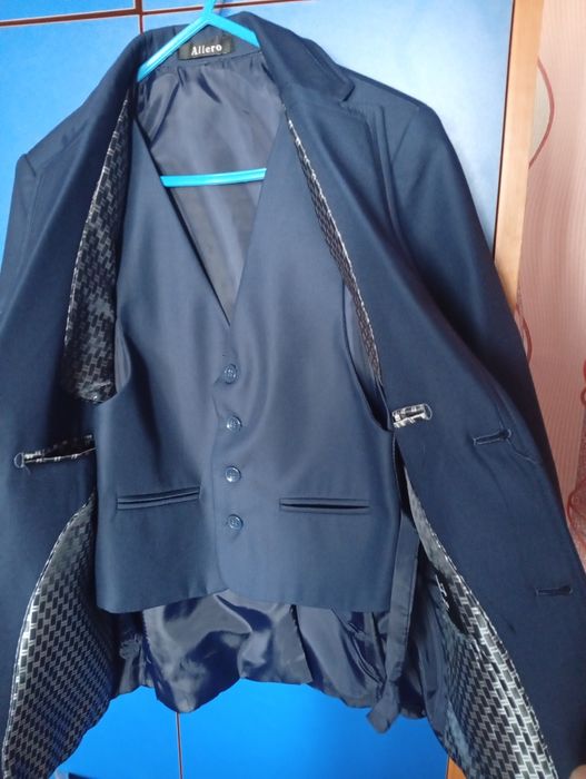 Продам детский костюм тройку