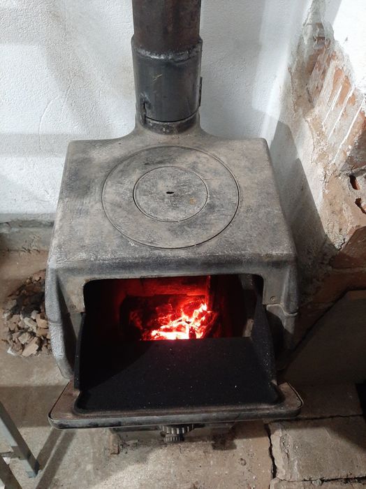 Soba de gatit pe lemne semineu mic