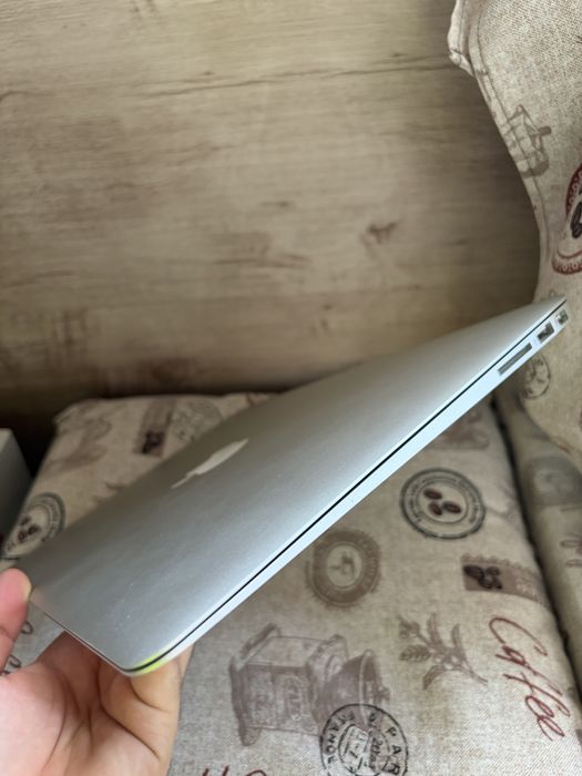 Macbook Air 13” i5 4Gb DDR3 1.5GB GPU;