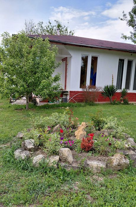 Имот с.Одринци - 2 къщи и парцел 1400 кв