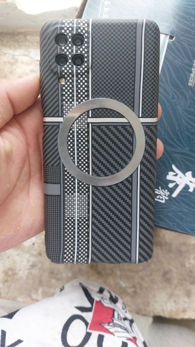 Samsung  M12 sotiladi