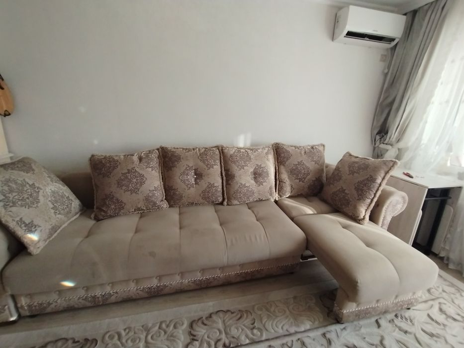 Продается диван в хорошем состоянии