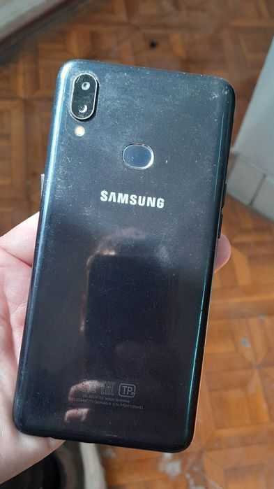 Samsung A10s в хорошем состоянии.