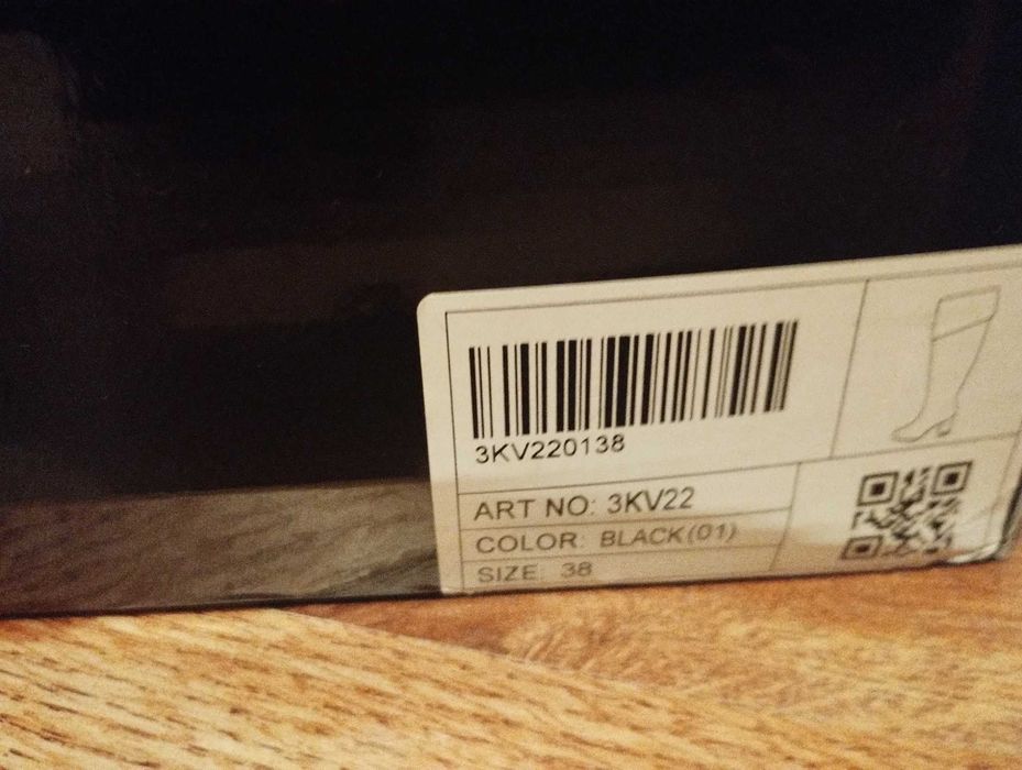 НОВИ черни велурени ботуши N 38