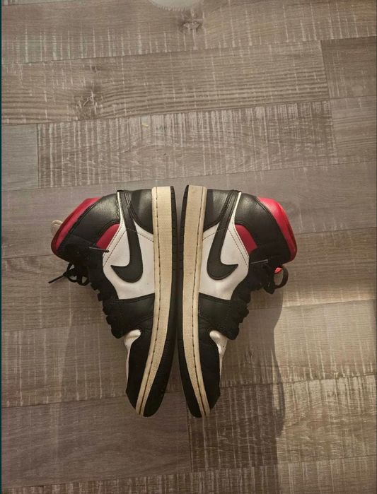 Jordan 1 mid- gym red/black sail