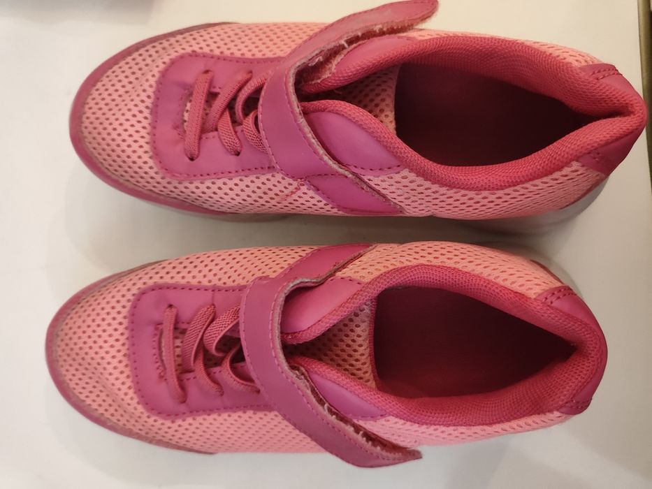 Кроссовки для девочек