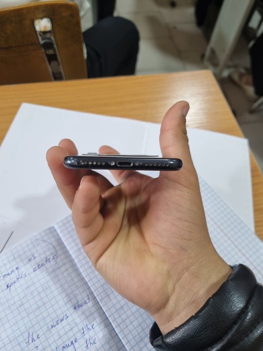 Iphone-7 LLA aybi ekrani singan cheti ishlashga halaqit bermaydi