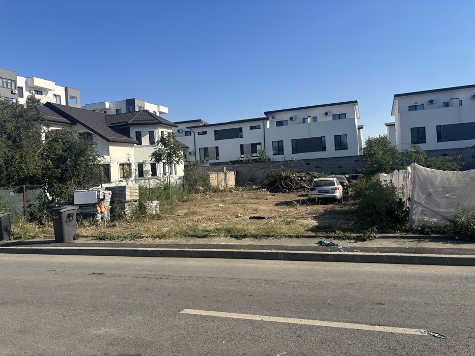 De vanzare teren 500 M sector 5 str intarea talamci