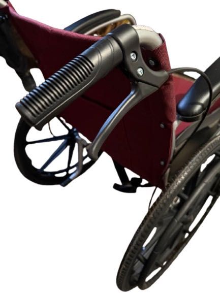 Închiriere scaun cu rotile pentru transport bolnavi la domiciliu