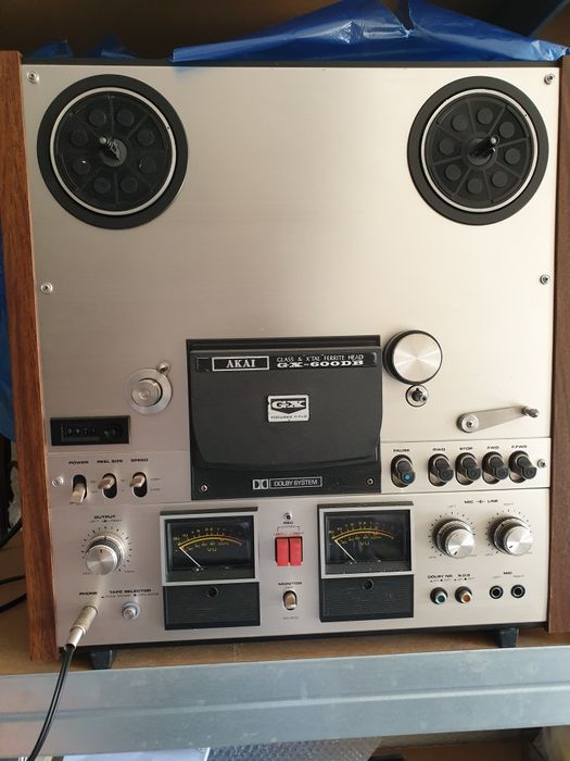Vând magnetofon akai 600db, funcțional  redare ok  iregistrare  ok  ca defect nu derulează banda  spre dreapta  ,ca aspect nota 8  .