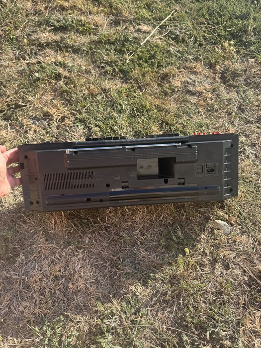 Vand masa de cusut si un radio philips