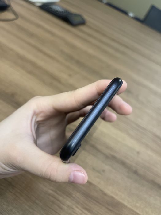 Продам Iphone SE