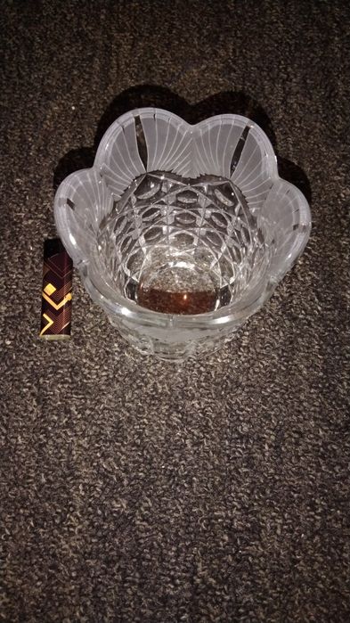 Ваза для цветов хрустальная.